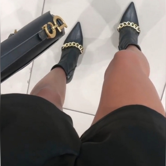 ZARA GOLD CHAIN FAUX LEATHER ANKLE BOOTS BLACK SIZEUS 9/ EU 40 - Picture 2 of 16